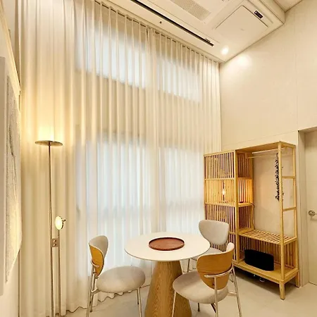 Open Sale Luxury Stay In Hongik Univ Station 3Mins 7Ppl Group Family Trip Luggage Storage